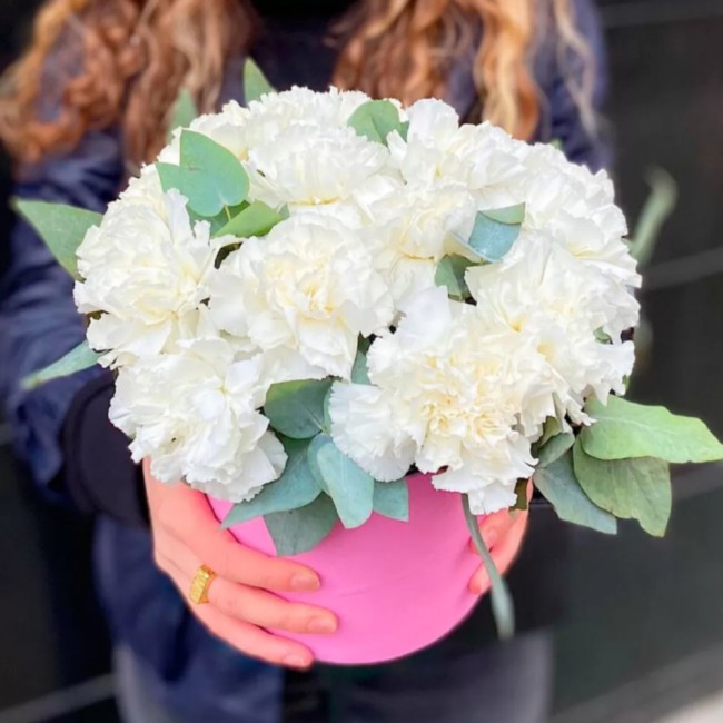 Букет цветов "Шляпная коробка Белый танец" Букет цветов "Шляпная коробка Белый танец"